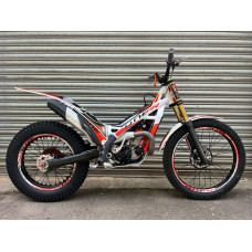TRRS ONE RR 300 £3595 TRRS ONE RR 300 £3595